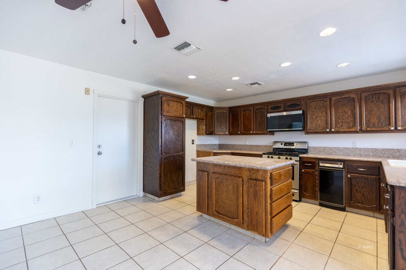 630 Sydnor Avenue Ridgecrest, CA 93555 - Photo 10 of 28 Gallery Image 10