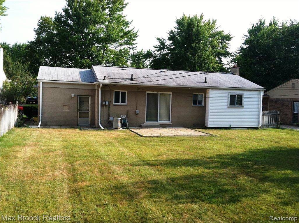 524 Rewold Drive Rochester, MI 48307 - Photo 4 of 14 5 Back