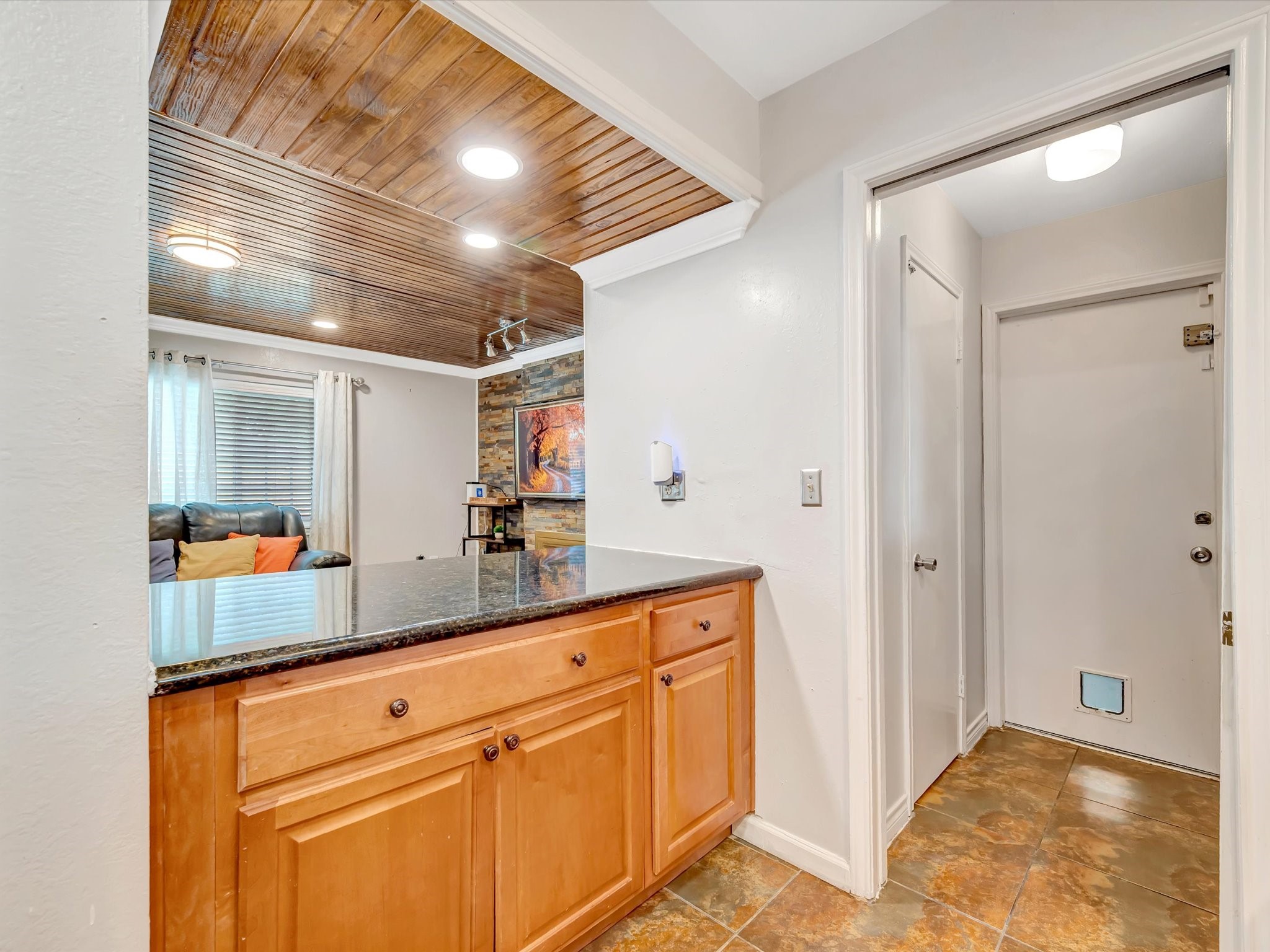 1615 Redway Lane Houston, TX 77062 - Photo 14 of 32 Breakfast bar is open to the den