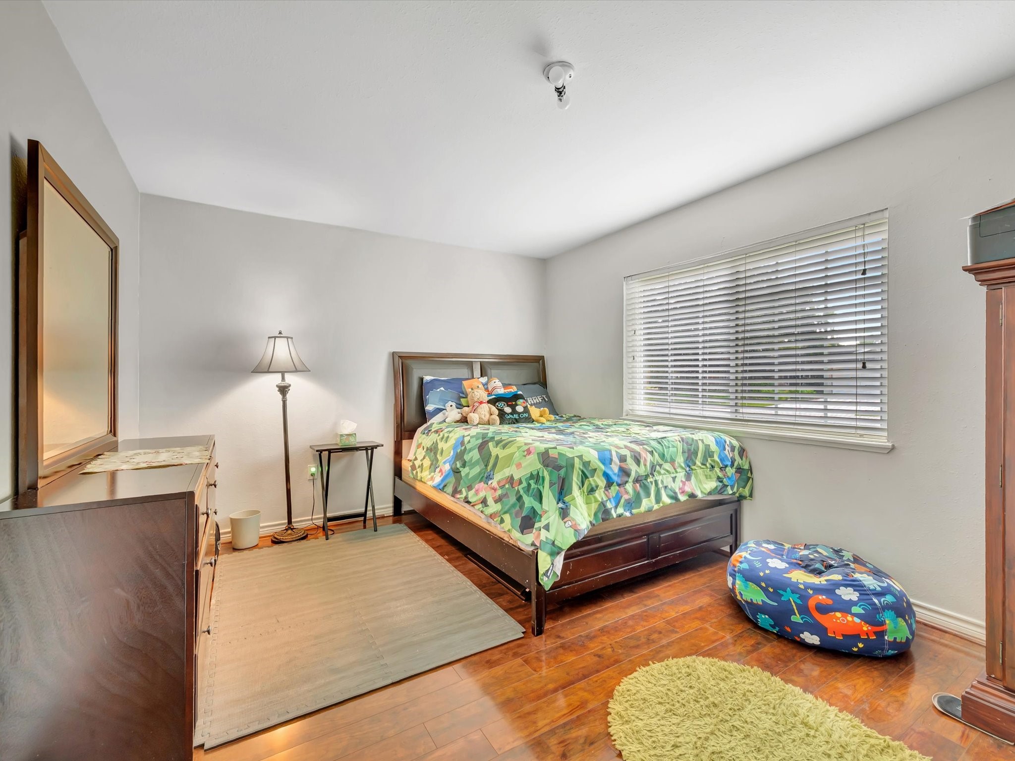 1615 Redway Lane Houston, TX 77062 - Photo 28 of 32 Guest bedroom 3. Look at the size of this room!