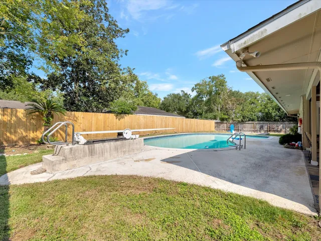 $369,000 | 1615 Redway Lane, Houston, TX 77062