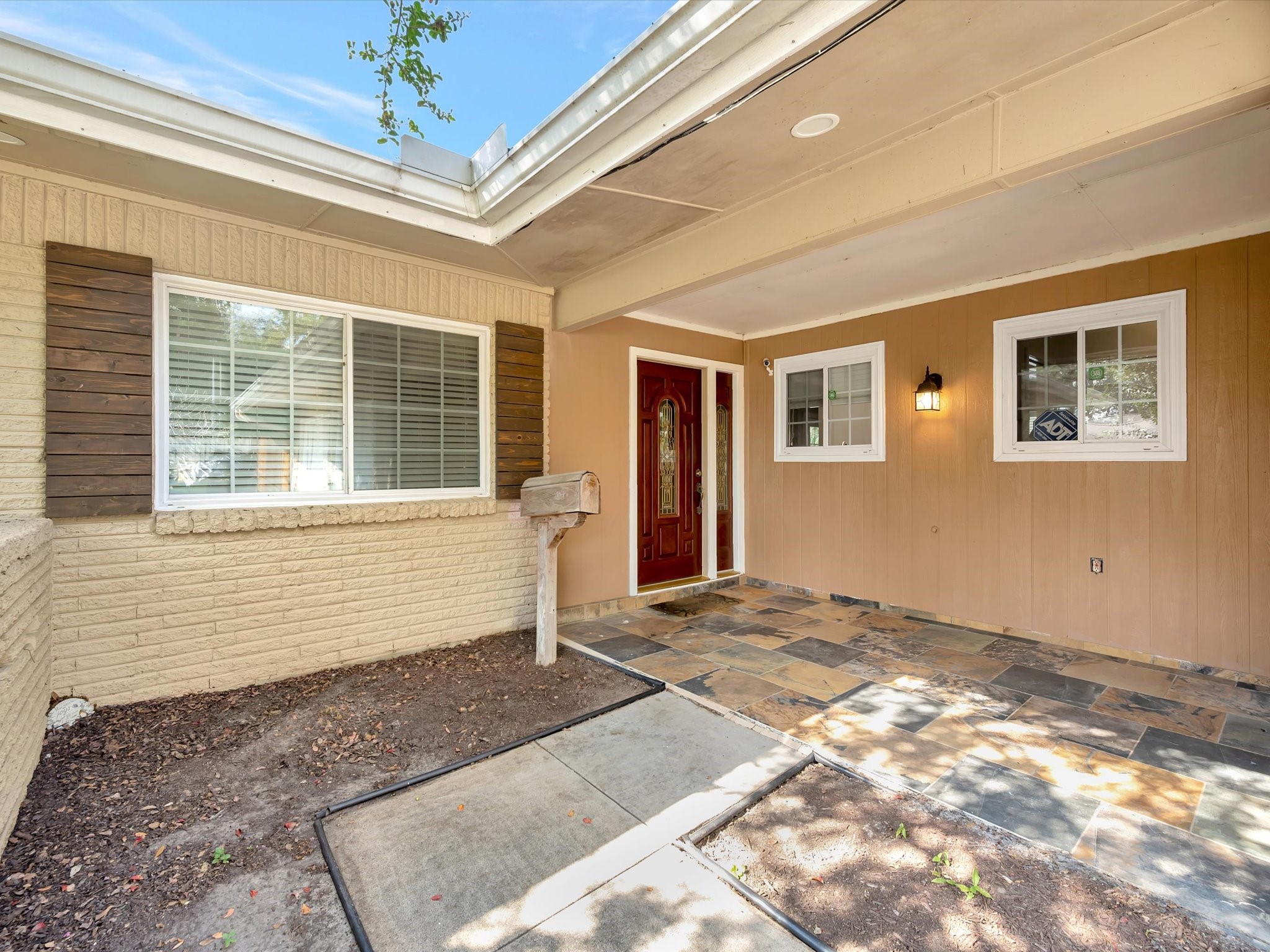 1615 Redway Lane Houston, TX 77062 - Photo 5 of 32 Private tiled entry