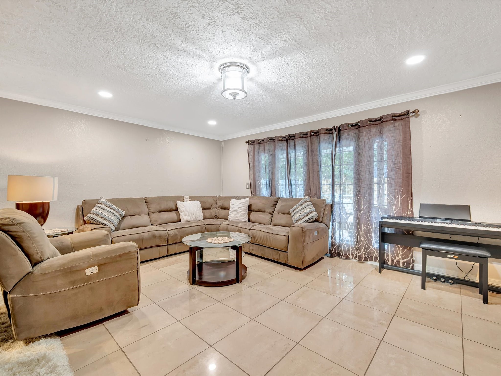 1615 Redway Lane Houston, TX 77062 - Photo 9 of 32 Gorgeous living room with French door to covered patio and pool