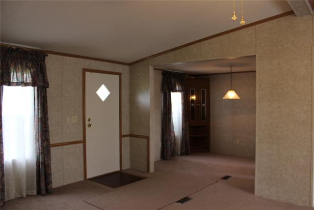 5173 Esbon Holland Road Springfield, TN 37172 - Photo 2 of 17 an empty room with closet