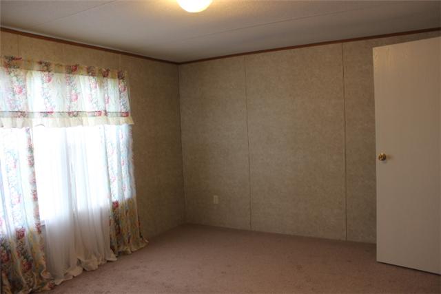 5173 Esbon Holland Road Springfield, TN 37172 - Photo 6 of 17 an empty room with a window