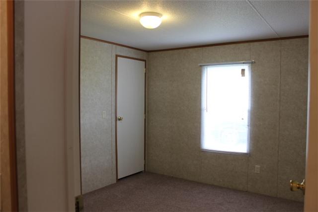 5173 Esbon Holland Road Springfield, TN 37172 - Photo 9 of 17 a view of an empty room and a window