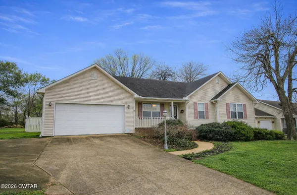 a view of a house with backyard and deck