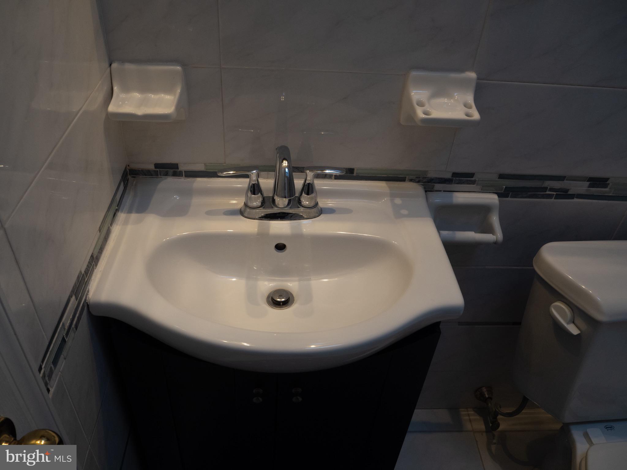 1955 Ashley Road Philadelphia, PA 19138 - Photo 15 of 26 Full Bathroom