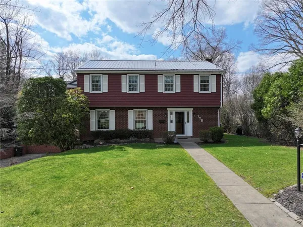 a view of house with a yard