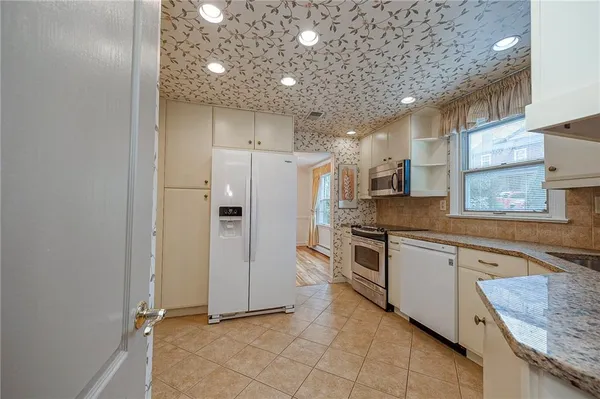 $569,900 | 725 12th Street, Oakmont, PA 15139