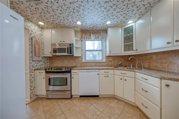 $569,900 | 725 12th Street, Oakmont, PA 15139