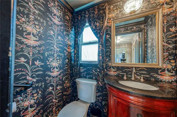 $569,900 | 725 12th Street, Oakmont, PA 15139