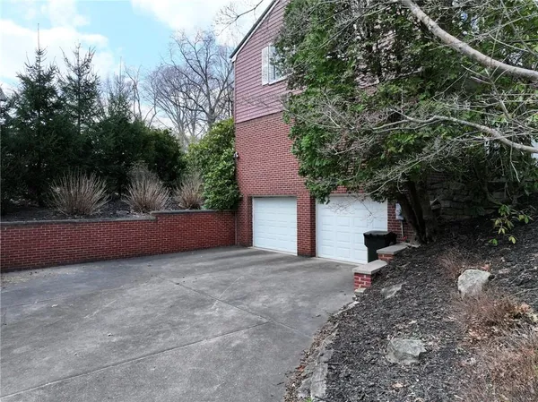$569,900 | 725 12th Street, Oakmont, PA 15139
