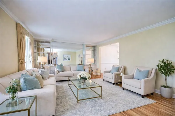 $569,900 | 725 12th Street, Oakmont, PA 15139