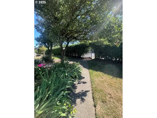 1537 Northeast Kane Drive, Gresham, OR 97030