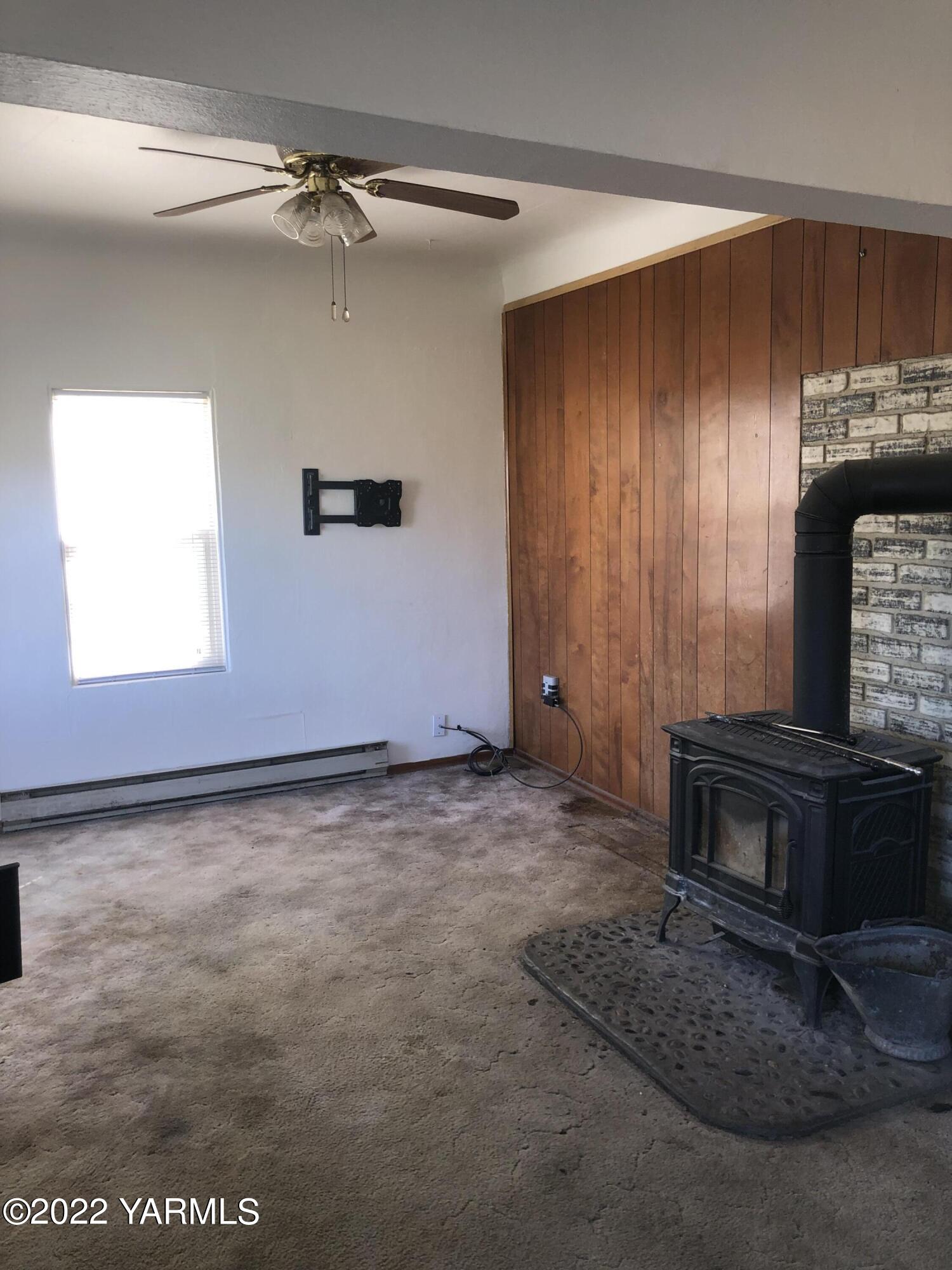 7902-7904 Bell Road Moxee, WA 98936 - Photo 3 of 56 a view of an empty room