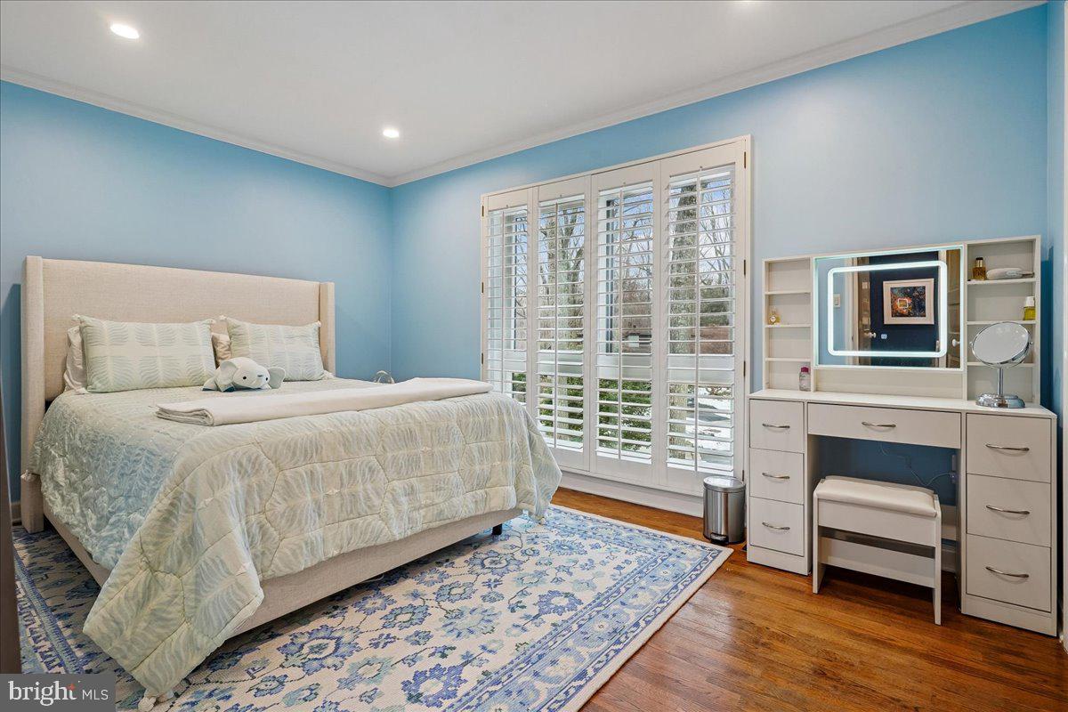 2111 Lirio Court Reston, VA 20191 - Photo 21 of 40 a bedroom with a bed and a couch