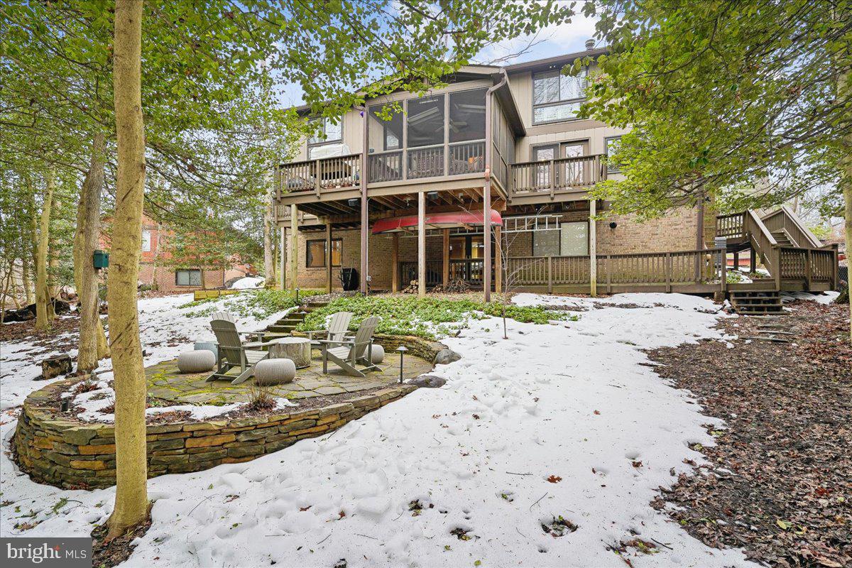 2111 Lirio Court Reston, VA 20191 - Photo 30 of 40 a front view of a house with a yard