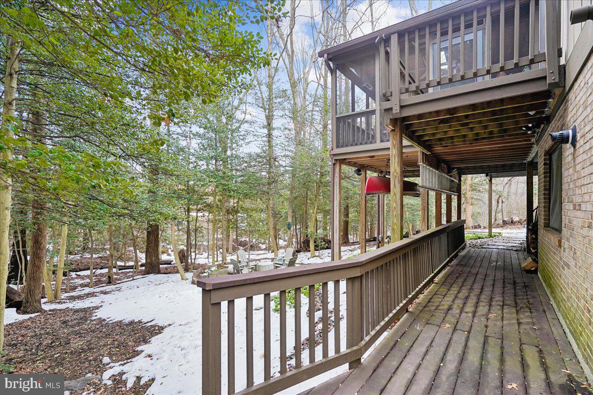 2111 Lirio Court Reston, VA 20191 - Photo 33 of 40 a view of a balcony with car parked on the road