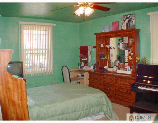 188 Parsonage Road Edison, NJ 08837 - Photo 5 of 10 Gallery Image 5
