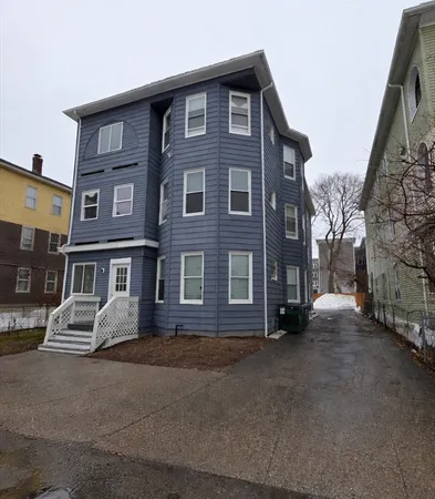 $950,000 | 8 Pelham Street, Worcester, MA 01609