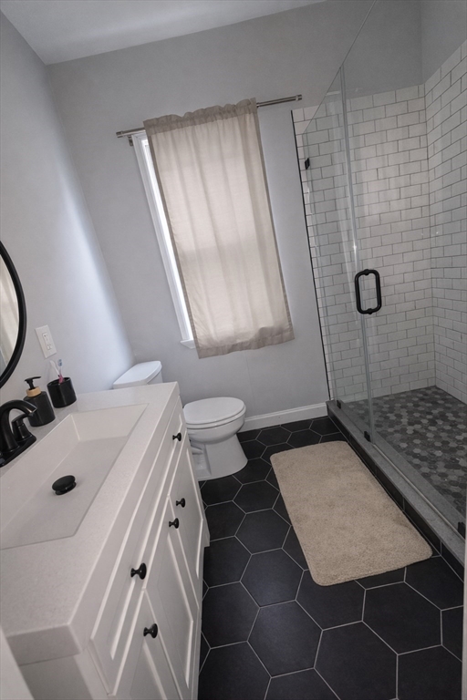 8 Pelham Street Worcester, MA 01609 - Photo 11 of 38