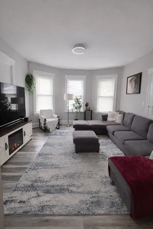 $950,000 | 8 Pelham Street, Worcester, MA 01609