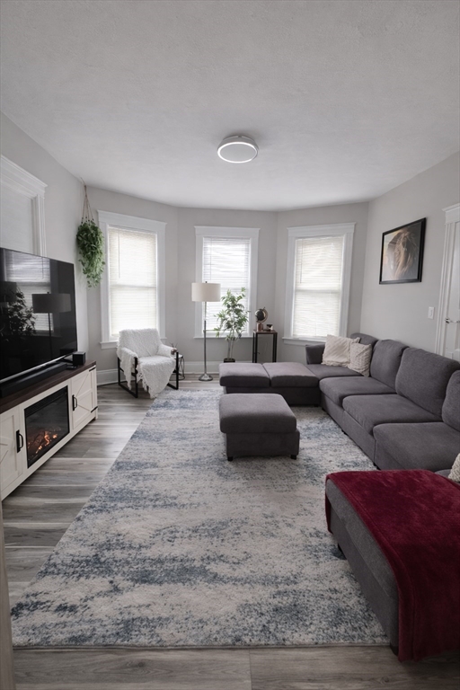 8 Pelham Street Worcester, MA 01609 - Photo 17 of 38