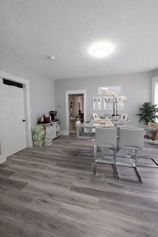 8 Pelham Street Worcester, MA 01609 - Photo 18 of 38