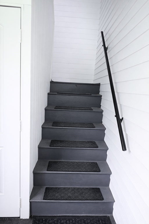 8 Pelham Street Worcester, MA 01609 - Photo 28 of 38