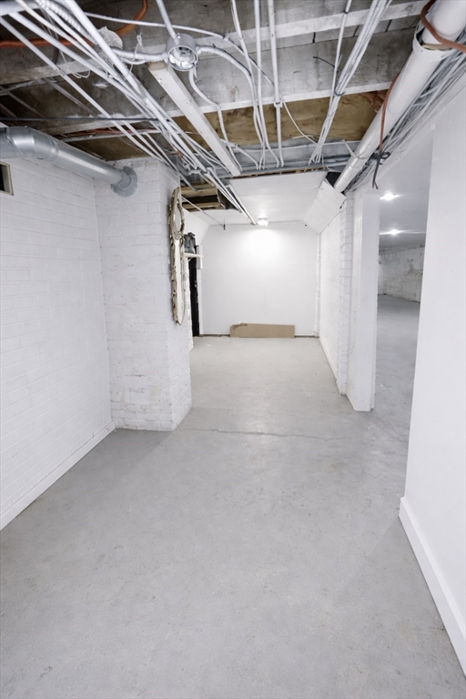 8 Pelham Street Worcester, MA 01609 - Photo 35 of 38