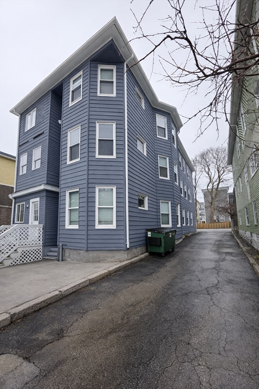 8 Pelham Street Worcester, MA 01609 - Photo 36 of 38