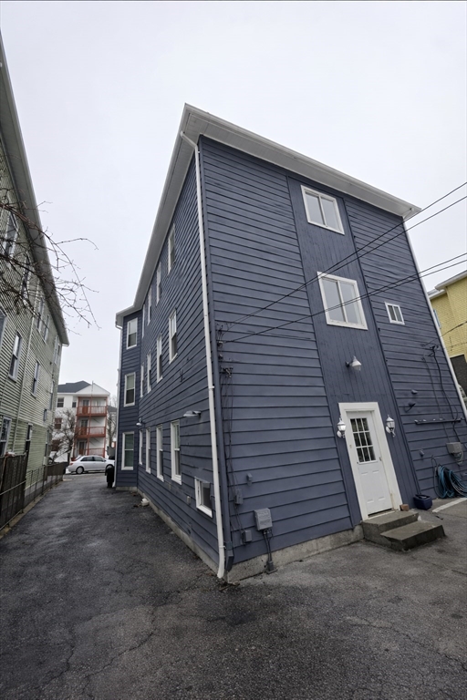 8 Pelham Street Worcester, MA 01609 - Photo 38 of 38