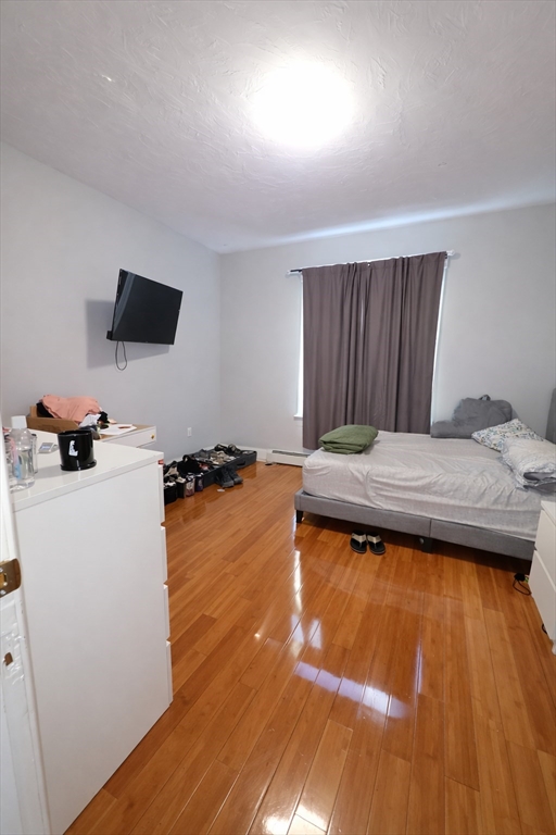 8 Pelham Street Worcester, MA 01609 - Photo 4 of 38