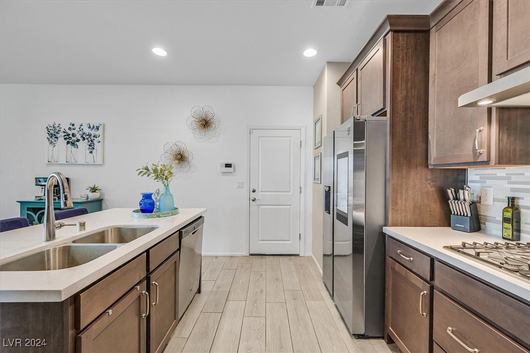 916 East Sunset Road Henderson, NV 89011 - Photo 11 of 49 Kitchen