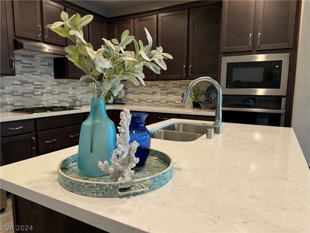 916 East Sunset Road Henderson, NV 89011 - Photo 13 of 49 Kitchen Island