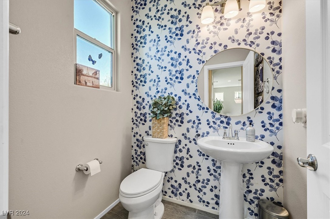 916 East Sunset Road Henderson, NV 89011 - Photo 15 of 49 Powder room