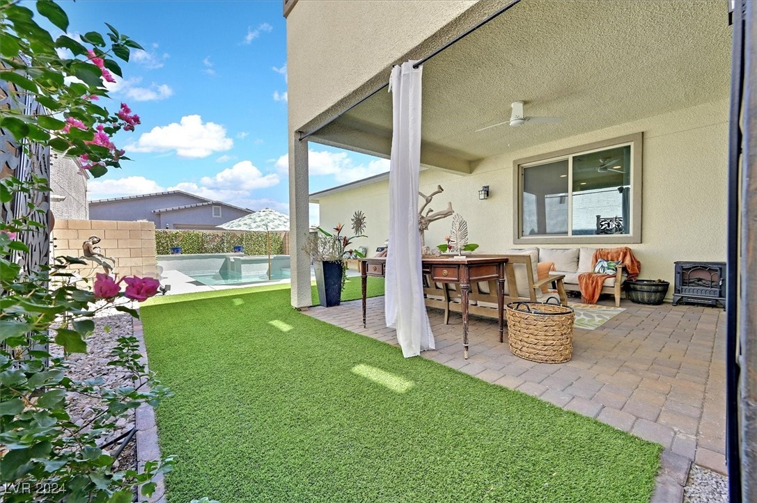 916 East Sunset Road Henderson, NV 89011 - Photo 29 of 49 Turf yard