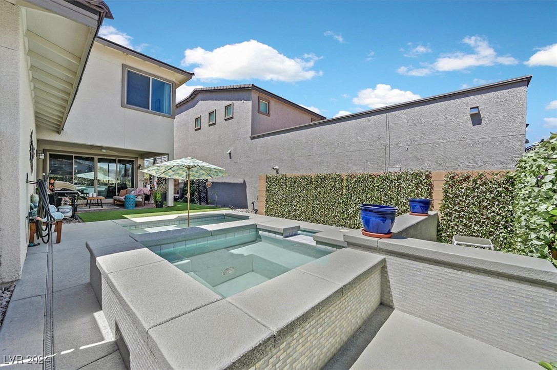 916 East Sunset Road Henderson, NV 89011 - Photo 31 of 49 Private pool & Spa
