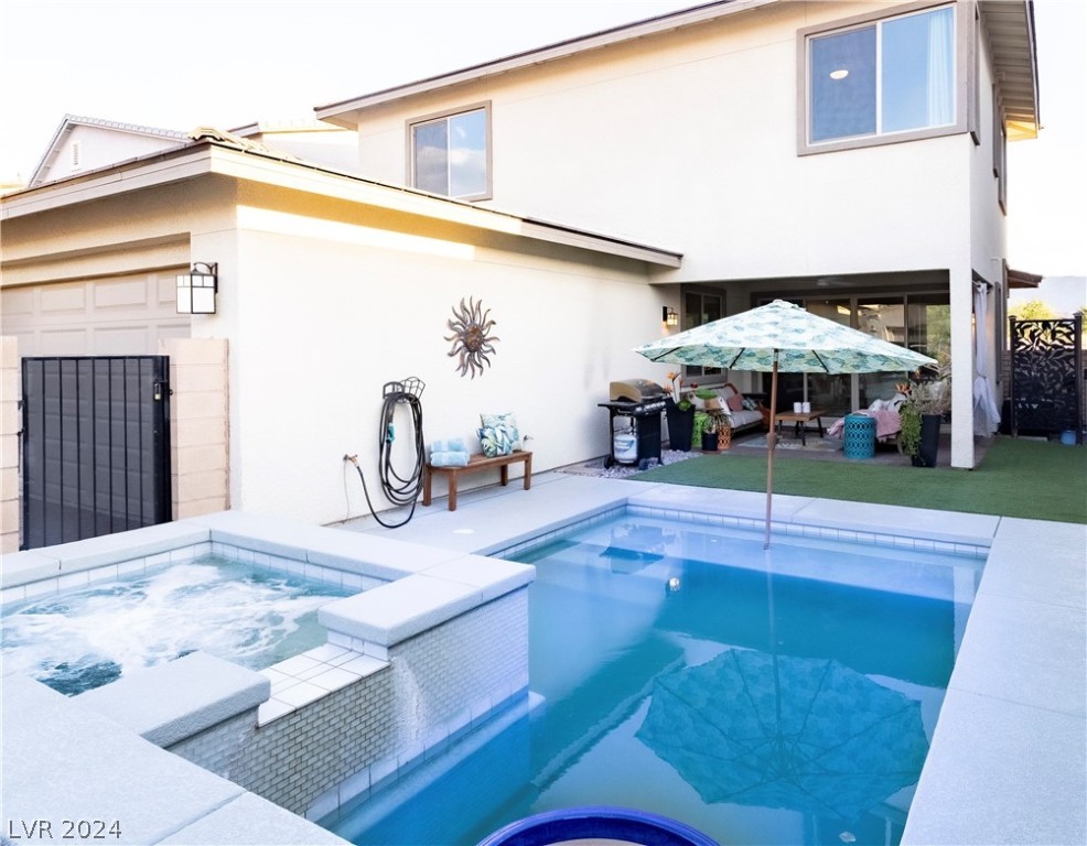 916 East Sunset Road Henderson, NV 89011 - Photo 32 of 49 Pool with spa