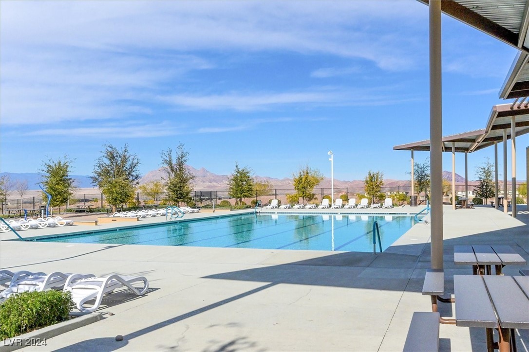 916 East Sunset Road Henderson, NV 89011 - Photo 35 of 49 Community Pool