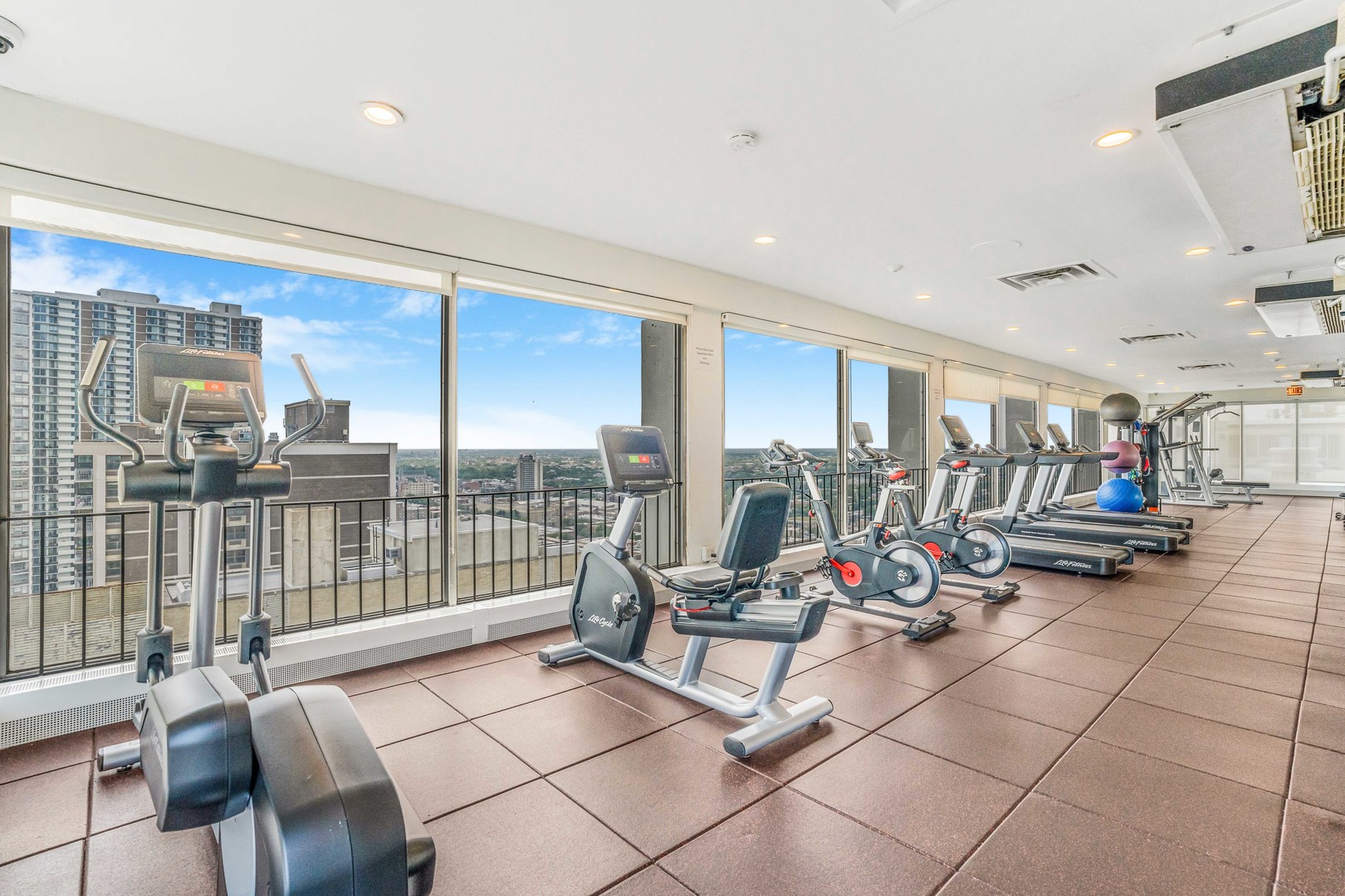 6171 North Sheridan Road, Unit 1804 Chicago, IL 60660 - Photo 17 of 29 a view of a room with gym equipment