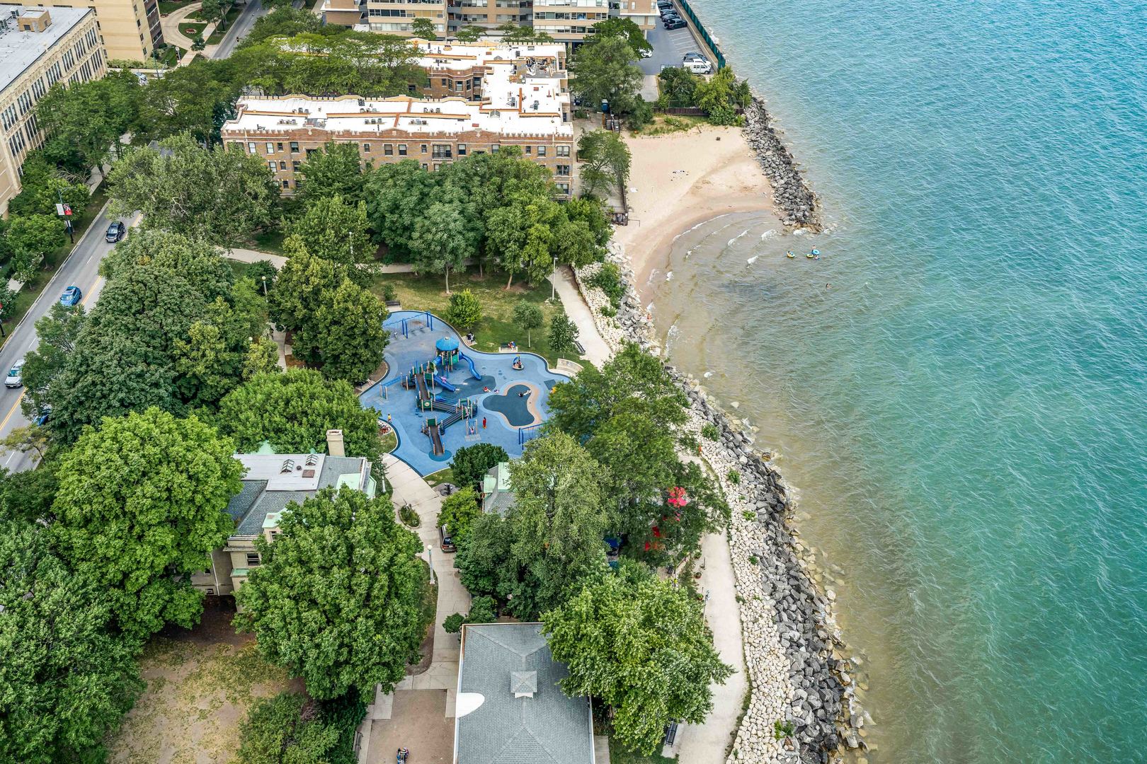6171 North Sheridan Road, Unit 1804 Chicago, IL 60660 - Photo 18 of 29 an aerial view of a residential houses with outdoor space and trees all around