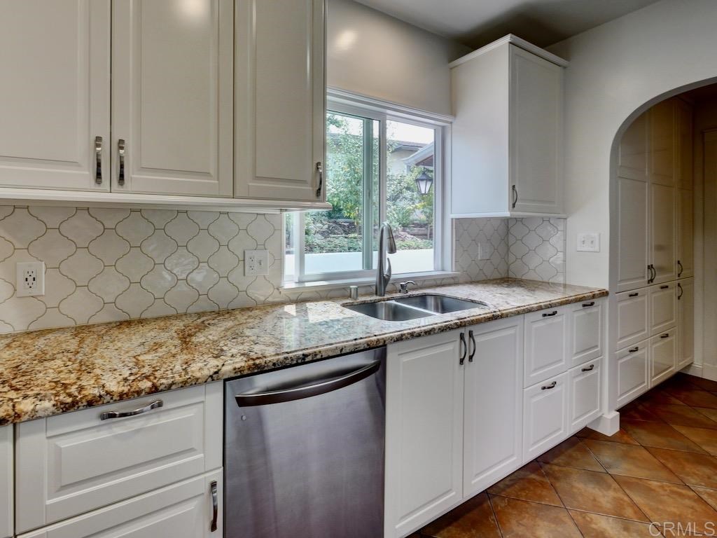197 Del Sureno Fallbrook, CA 92028 - Photo 7 of 25 Gallery Image 7