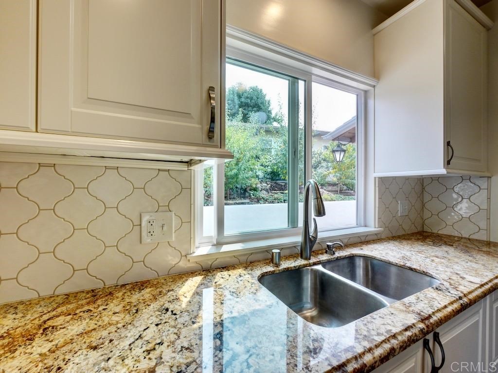197 Del Sureno Fallbrook, CA 92028 - Photo 8 of 25 Gallery Image 8
