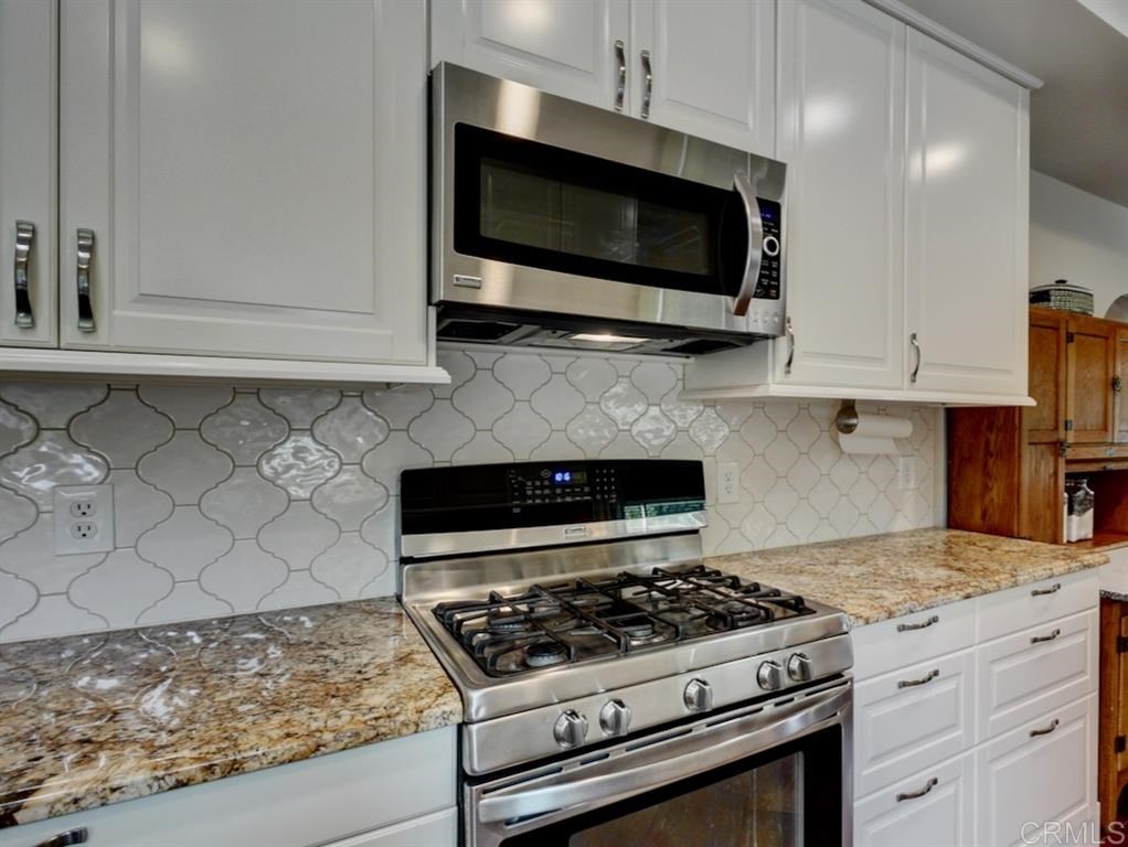 197 Del Sureno Fallbrook, CA 92028 - Photo 10 of 25 Gallery Image 10