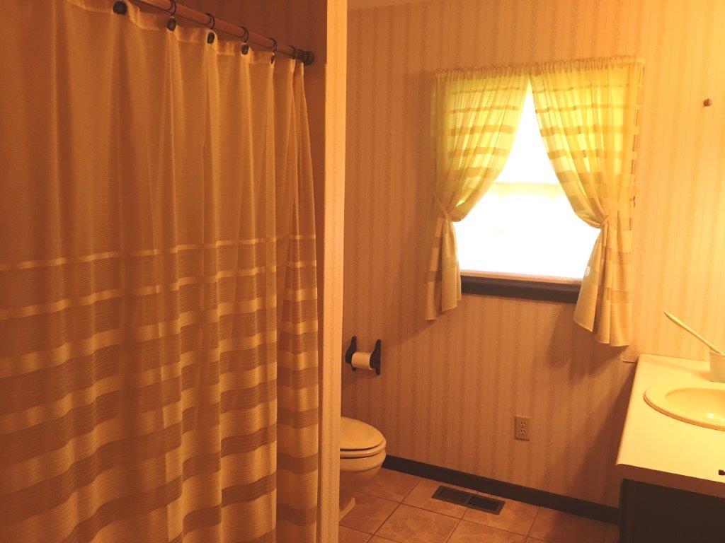 4806 Sullivan Road Knoxville, TN 37921 - Photo 11 of 13 Hall Bath V2