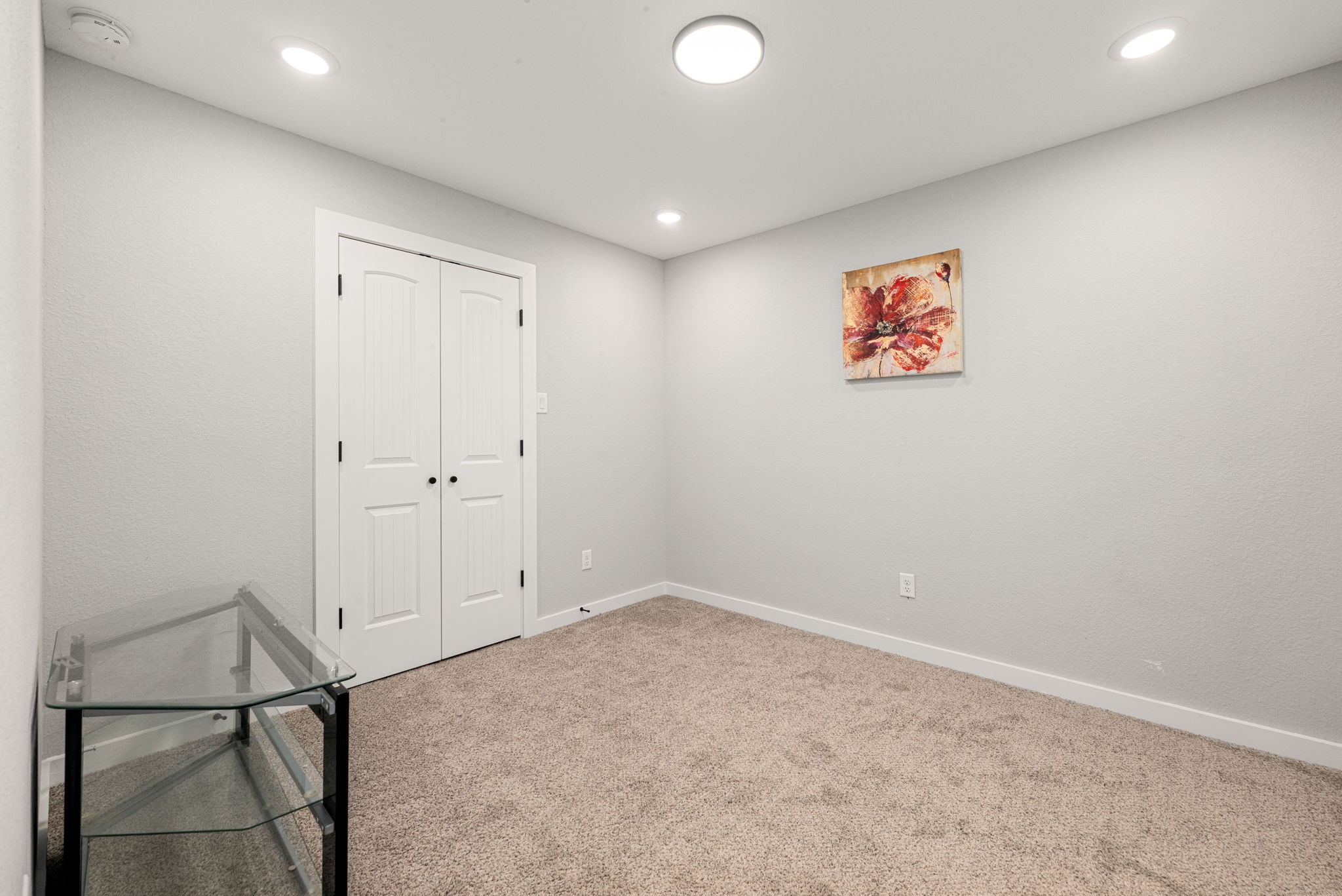 8357 Tate Street Houston, TX 77028 - Photo 19 of 42 an empty room with a workbench