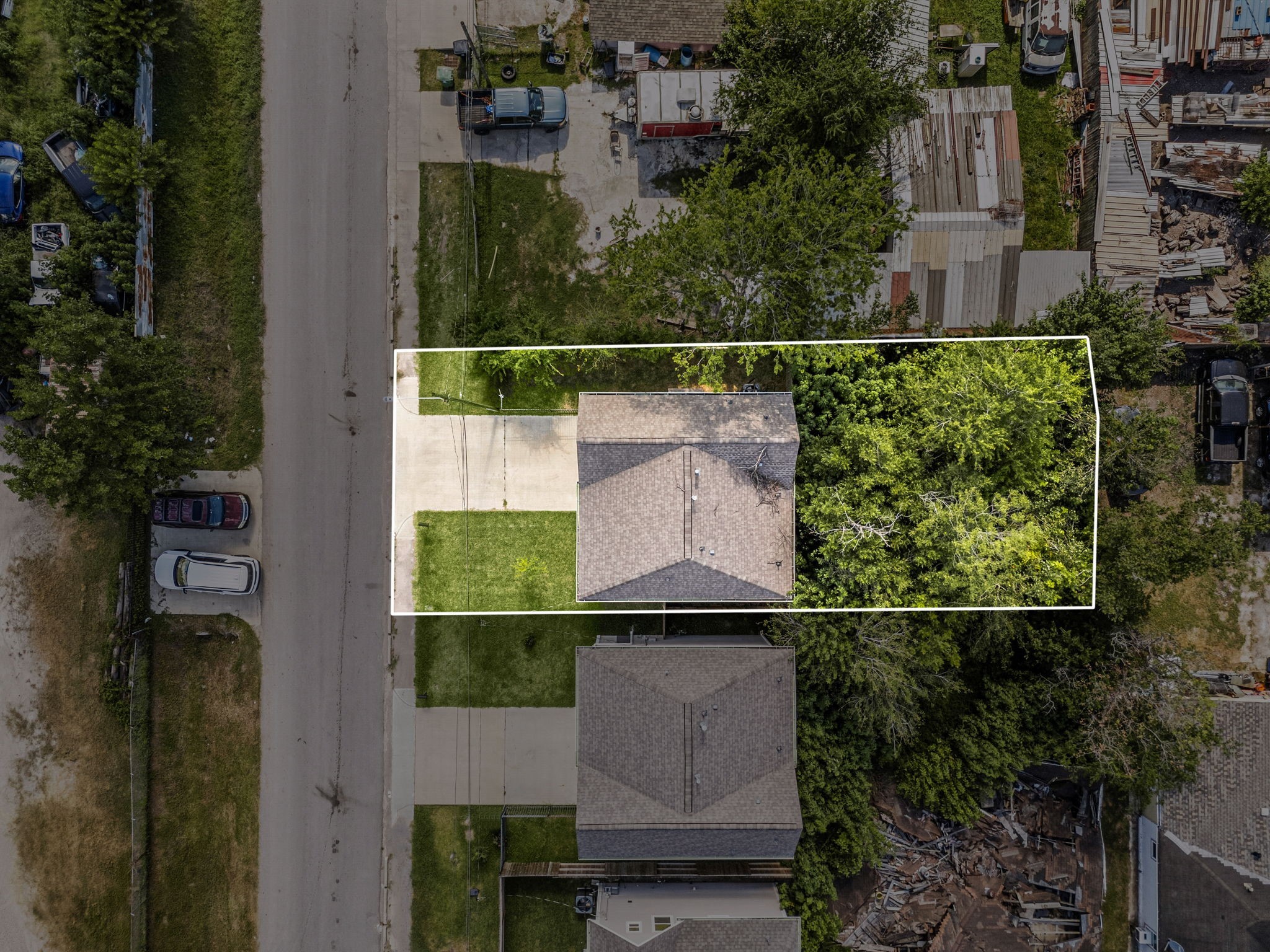 8357 Tate Street Houston, TX 77028 - Photo 39 of 42 an aerial view of a house and yard
