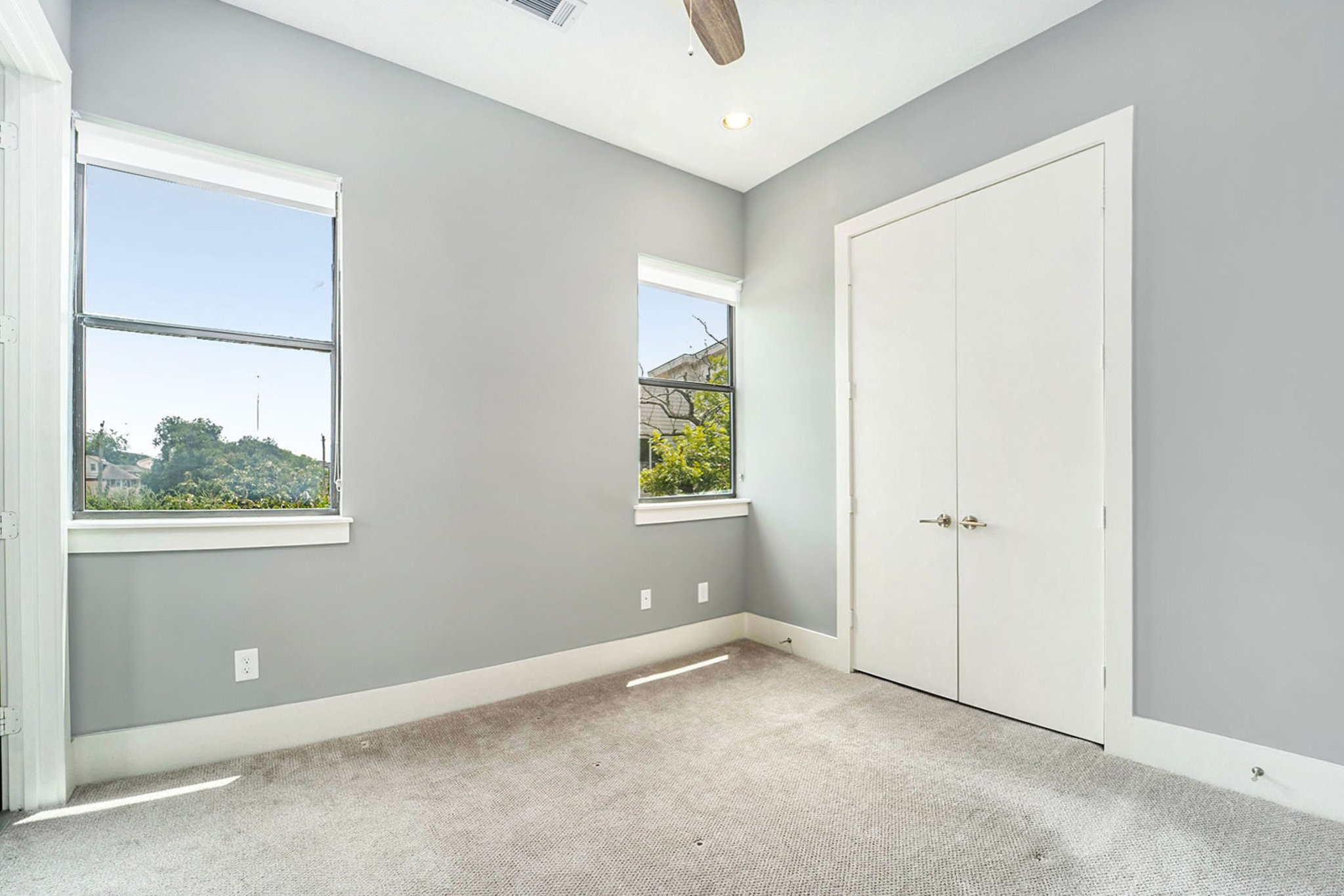 1507 Truxillo Street, Unit A Houston, TX 77004 - Photo 20 of 30 an empty room with windows and closet
